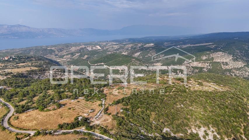Prostrano poljoprivredno zemljište, 14.027 m2 s pogledom i uz pristupni put, Škr