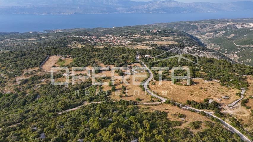 Prostrano poljoprivredno zemljište, 14.027 m2 s pogledom i uz pristupni put, Škr
