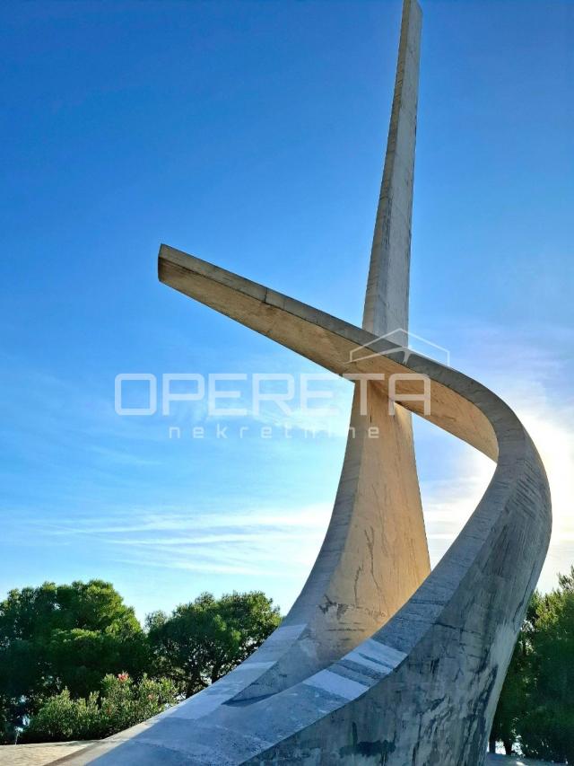 Podgora - poljoprivredno zemljište s panoramskim pogledom 