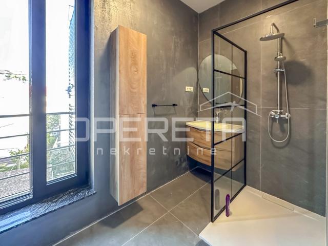Luksuzni penthouse u Šibeniku s krovnom terasom i jacuzzijem