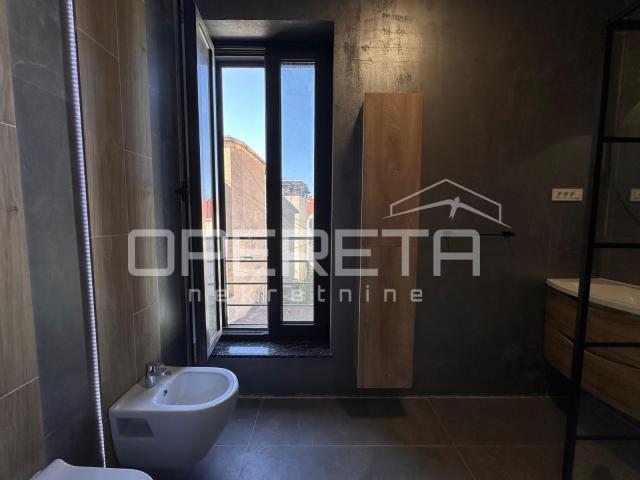 Luksuzni penthouse u Šibeniku s krovnom terasom i jacuzzijem