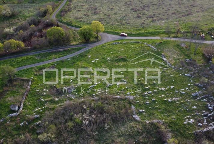 Istra – građevinsko zemljište s pogledom na prirodu, u blizini Parka prirode Učk