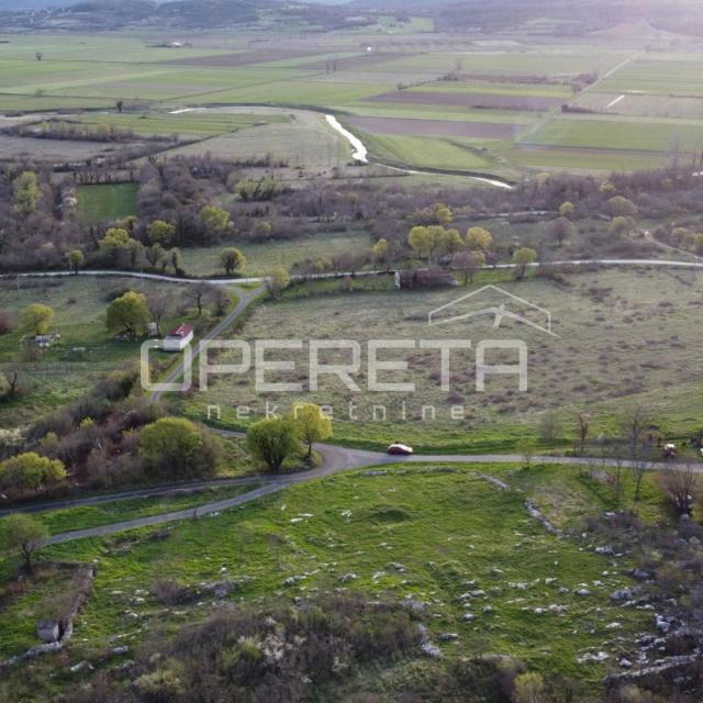 Istra – građevinsko zemljište s pogledom na prirodu, u blizini Parka prirode Učk