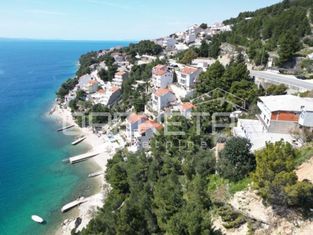 Građevinsko zemljište prvi red od mora!!
