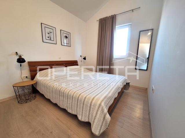 Prvi red do mora, 6 apartmana, Rogoznica!