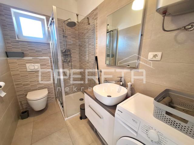 Prvi red do mora, 6 apartmana, Rogoznica!