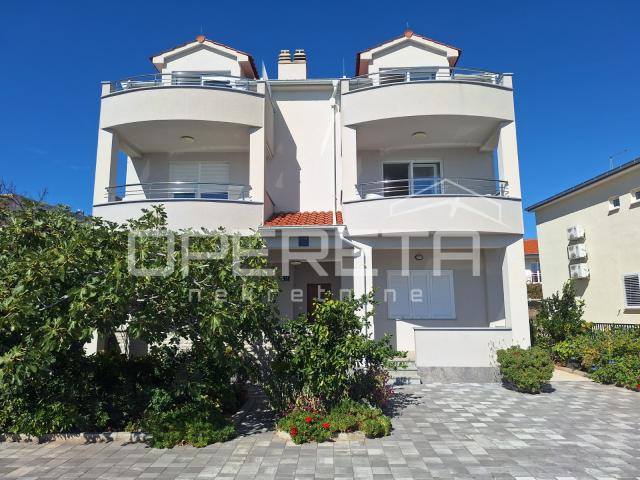 Prvi red do mora, 6 apartmana, Rogoznica!