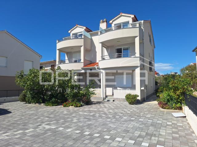 Prvi red do mora, 6 apartmana, Rogoznica!