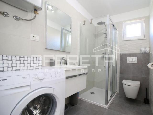 Prvi red do mora, 6 apartmana, Rogoznica!