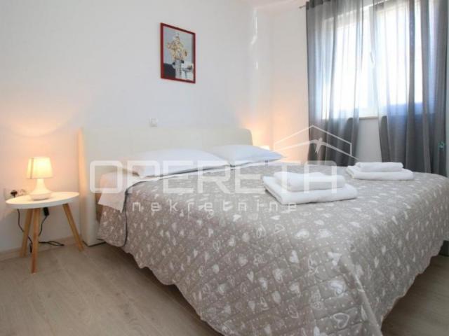 Prvi red do mora, 6 apartmana, Rogoznica!
