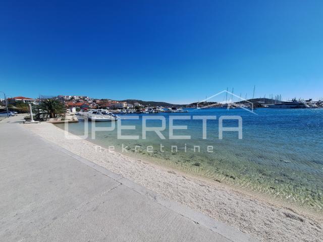 Prvi red do mora, 6 apartmana, Rogoznica!