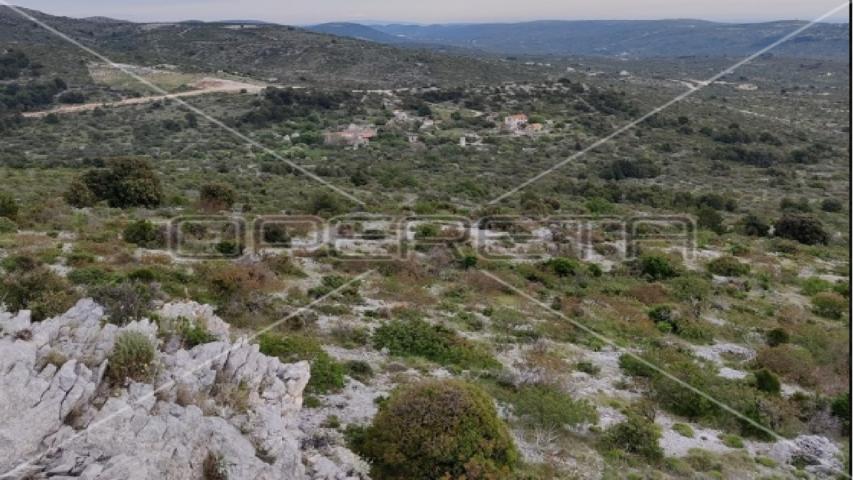 ROGOZNICA OKOLICA; ZEMLJIŠTE S POGLEDOM 28.000m2 ZA OPG I TURIZAM, POVOLJNO!