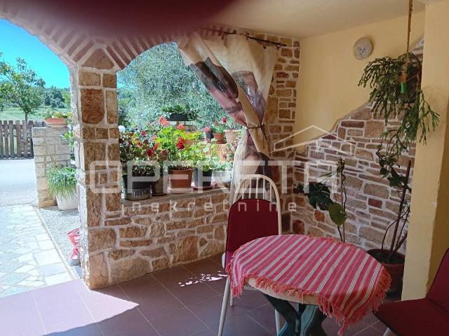 Istra, Poreč okolica – autentična kamena kuća u mirnom okruženju
