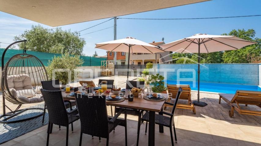 Istra, Poreč okolica- moderna dvojna kuća s bazenom