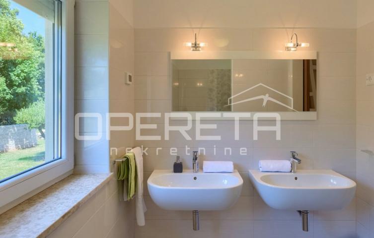 Istra, Labin, predivna kuća sa bazenom na zemljištu od 4261 m2, mirna lokacija