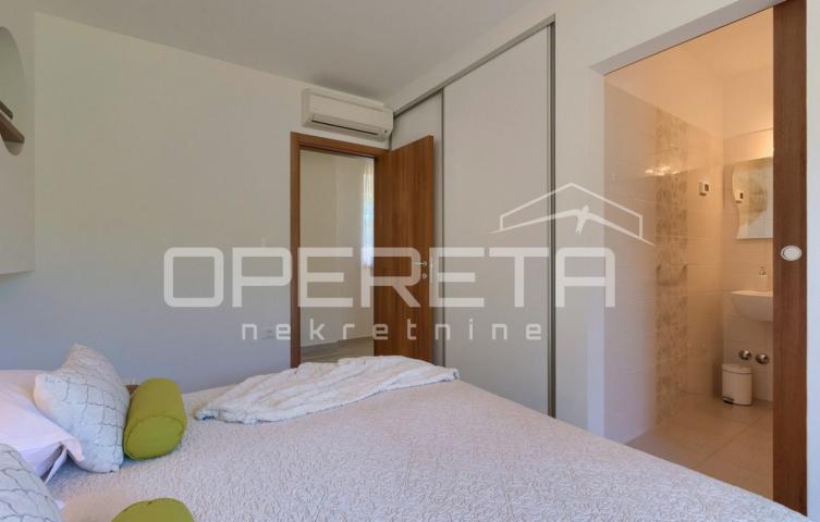 Istra, Labin, predivna kuća sa bazenom na zemljištu od 4261 m2, mirna lokacija
