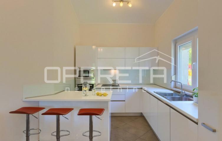 Istra, Labin, predivna kuća sa bazenom na zemljištu od 4261 m2, mirna lokacija