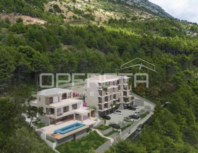 Omiš, novogradnja: dvosoban stan s liftom, balkonom i pogledom na more