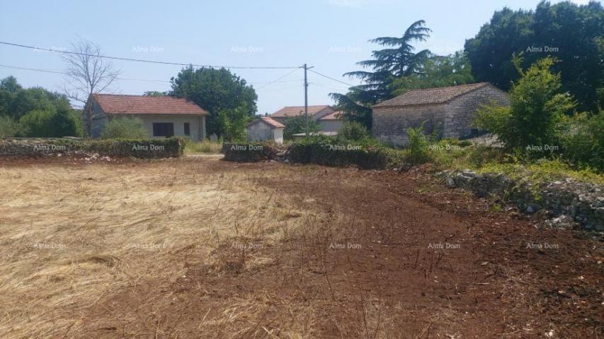 Građevinsko zemljište Građevinsko zemljište s dozvolom i projektom vile s bazenom – 760 m²