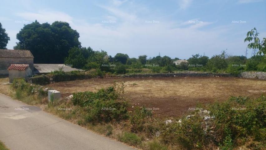 Građevinsko zemljište Građevinsko zemljište s dozvolom i projektom vile s bazenom – 760 m²