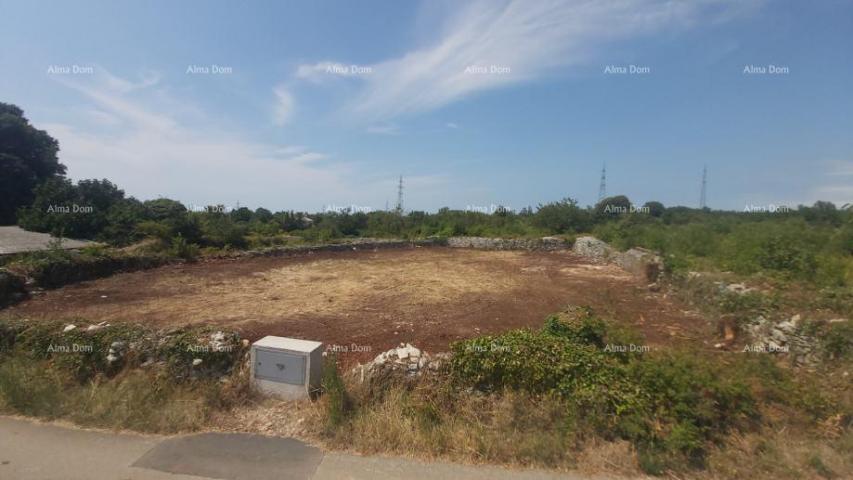 Građevinsko zemljište Građevinsko zemljište s dozvolom i projektom vile s bazenom – 760 m²