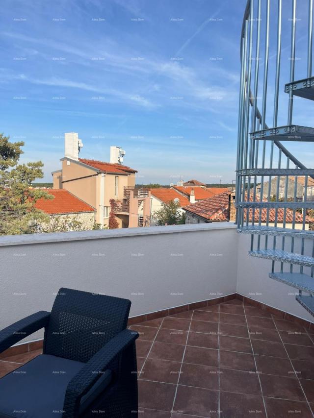 Kuća Prodaja - renovirana kuća na odličnoj lokaciji s dva apartmana i predivnim pogledom , Medulin!