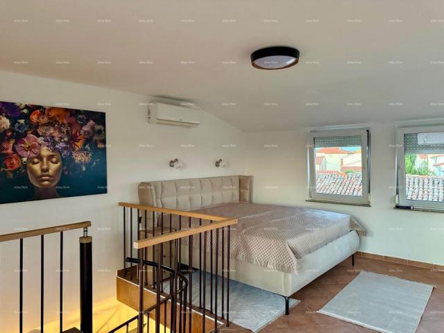 Kuća Prodaja - renovirana kuća na odličnoj lokaciji s dva apartmana i predivnim pogledom , Medulin!