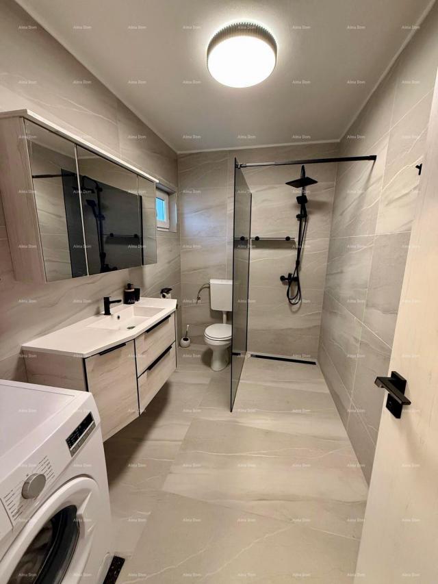 Kuća Prodaja - renovirana kuća na odličnoj lokaciji s dva apartmana i predivnim pogledom , Medulin!