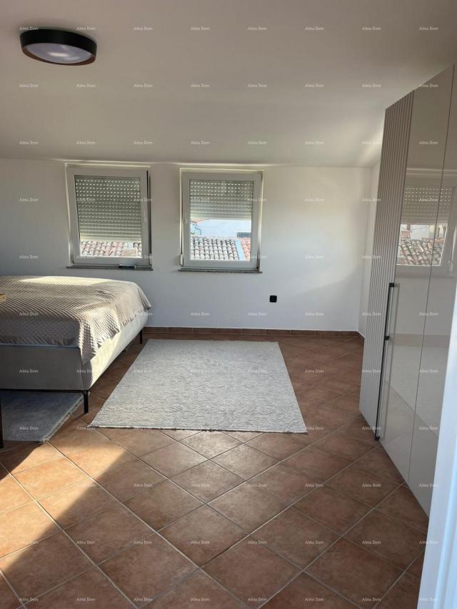 Kuća Prodaja - renovirana kuća na odličnoj lokaciji s dva apartmana i predivnim pogledom , Medulin!