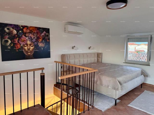 Kuća Prodaja - renovirana kuća na odličnoj lokaciji s dva apartmana i predivnim pogledom , Medulin!