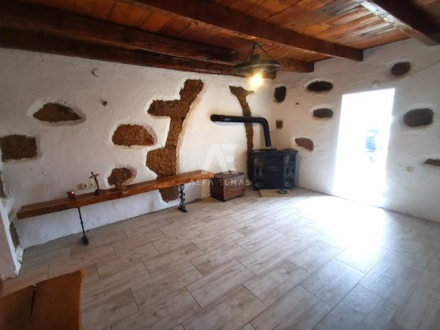 Vrbnik, dvojna kuća za djelomičnu adaptaciju! ID 598