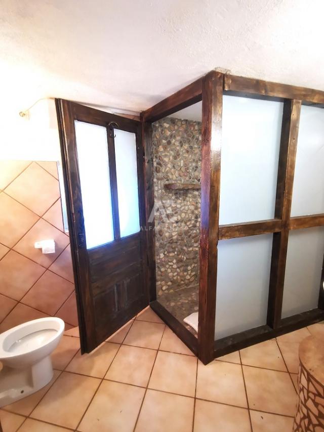 Vrbnik, dvojna kuća za djelomičnu adaptaciju! ID 598