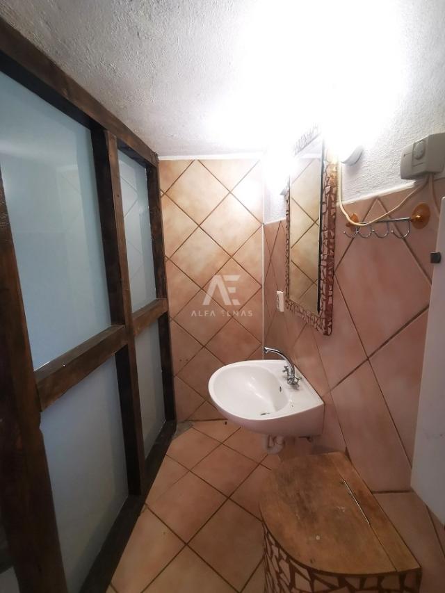 Vrbnik, dvojna kuća za djelomičnu adaptaciju! ID 598