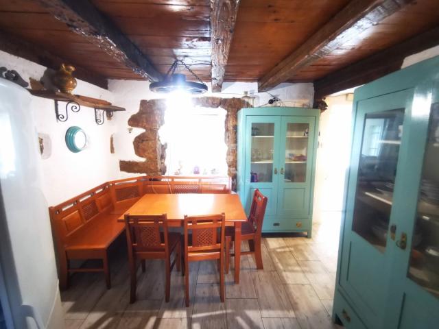 Vrbnik, dvojna kuća za djelomičnu adaptaciju! ID 598