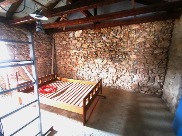 Vrbnik, dvojna kuća za djelomičnu adaptaciju! ID 598