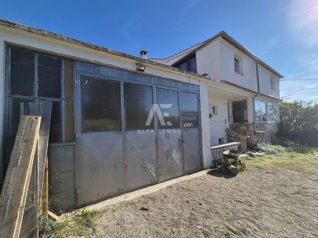 Vrbnik, dvojna kuća za djelomičnu adaptaciju! ID 598