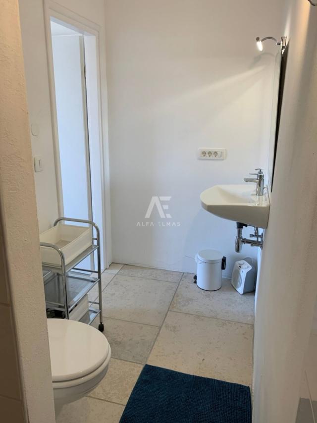 Vrbnik, okolica, dvojna kuća sa pogledom na more! ID 623