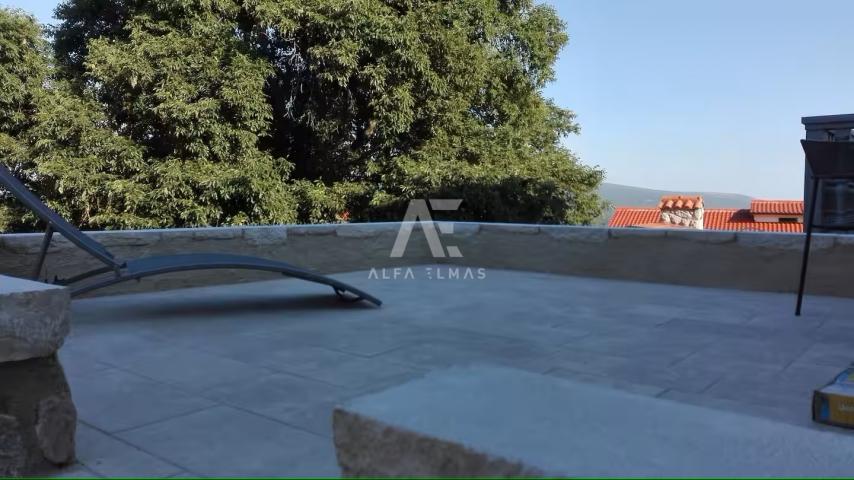 Vrbnik, okolica, dvojna kuća sa pogledom na more! ID 623