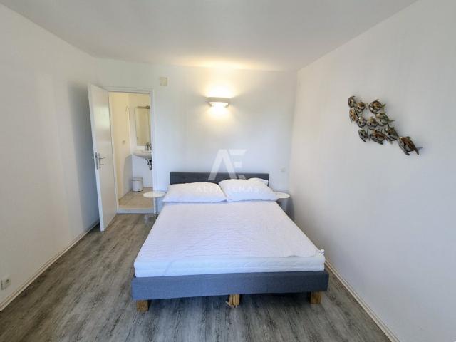 Vrbnik, okolica, dvojna kuća sa pogledom na more! ID 623