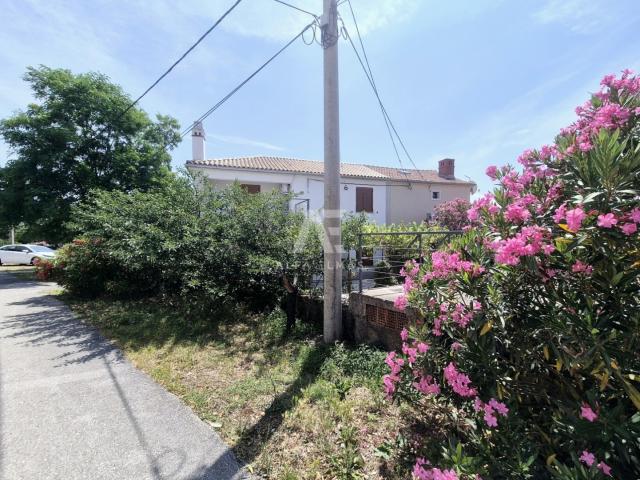 Vrbnik, okolica, dvojna kuća sa pogledom na more! ID 623