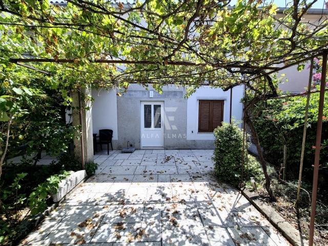 Vrbnik, okolica, dvojna kuća sa pogledom na more! ID 623