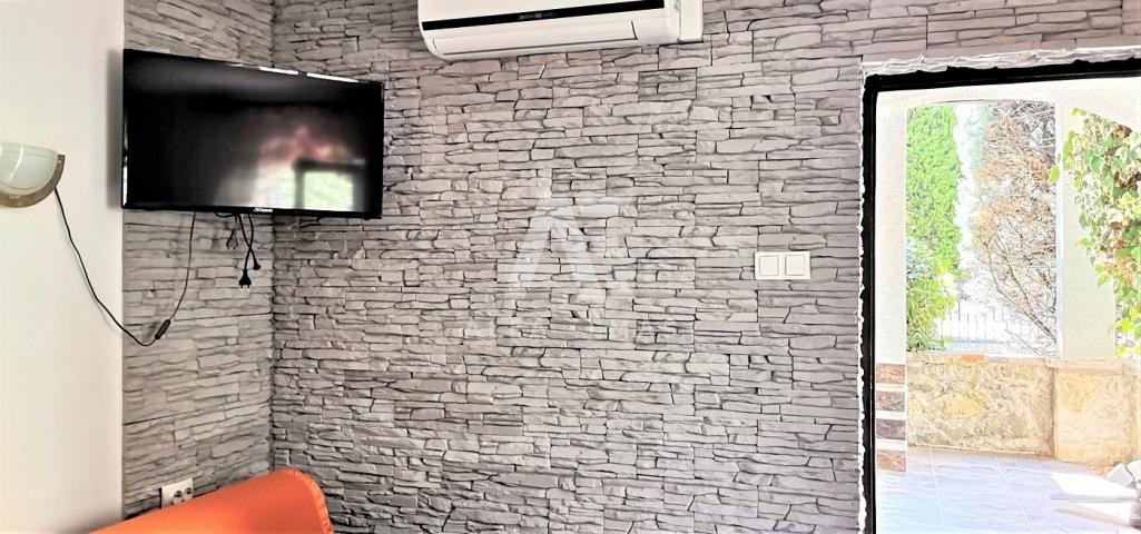 Linardići, kuća sa pet apartmana na mirnoj lokaciji! ID 73