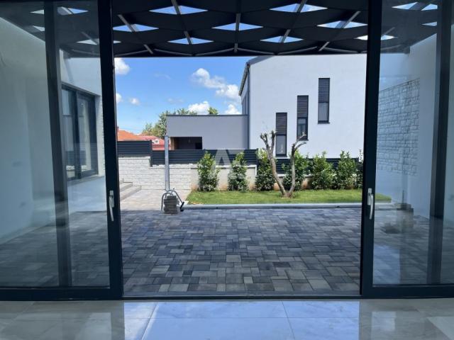 Luksuzna vila s bazenom na mirnoj lokaciji u okolici Rovinja - ID 240