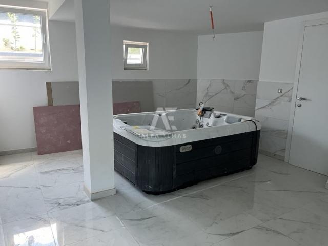 Luksuzna vila s bazenom na mirnoj lokaciji u okolici Rovinja - ID 240