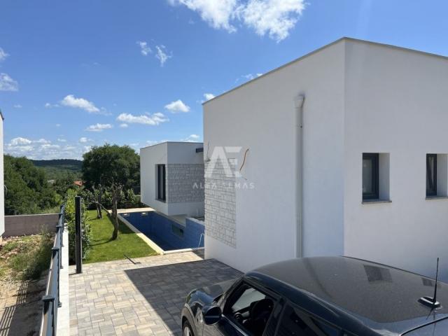 Luksuzna vila s bazenom na mirnoj lokaciji u okolici Rovinja - ID 240