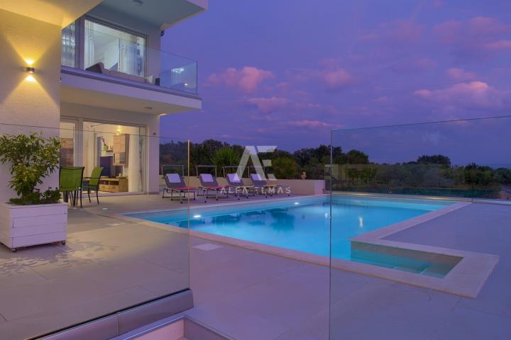 Beautiful apartment on Krk with a pool and terrace ID 569