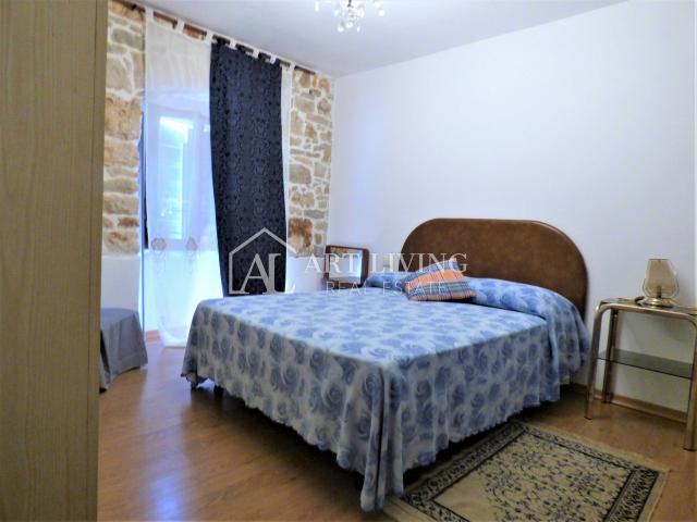 Poreč - okolica, autentična istarska kamena kuća sa pogledom na more