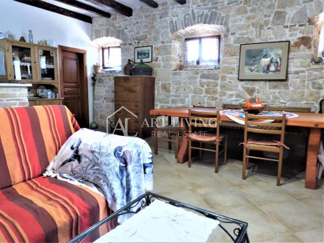 Poreč - okolica, autentična istarska kamena kuća sa pogledom na more