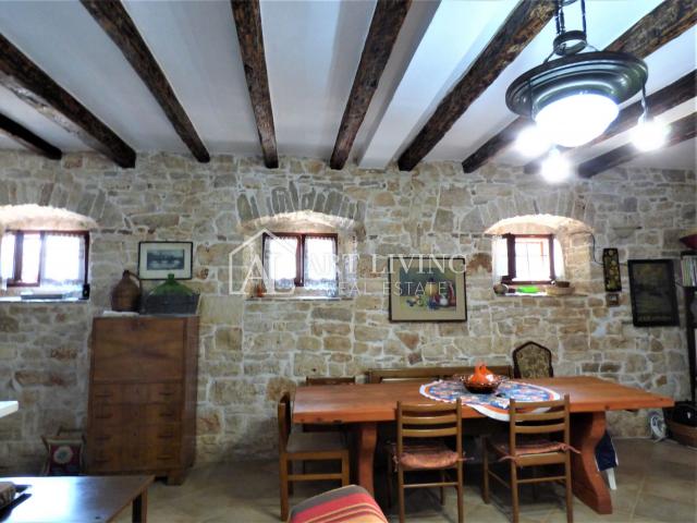 Poreč - okolica, autentična istarska kamena kuća sa pogledom na more