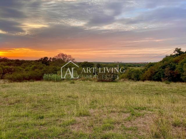Umag-surroundings, agricultural land 1036 m2 in a nice location